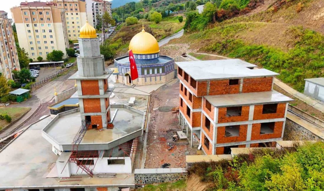 Kocaeli’nin Karamürsel ilçesinde yapımı süren Aksa Camii için bin 950
