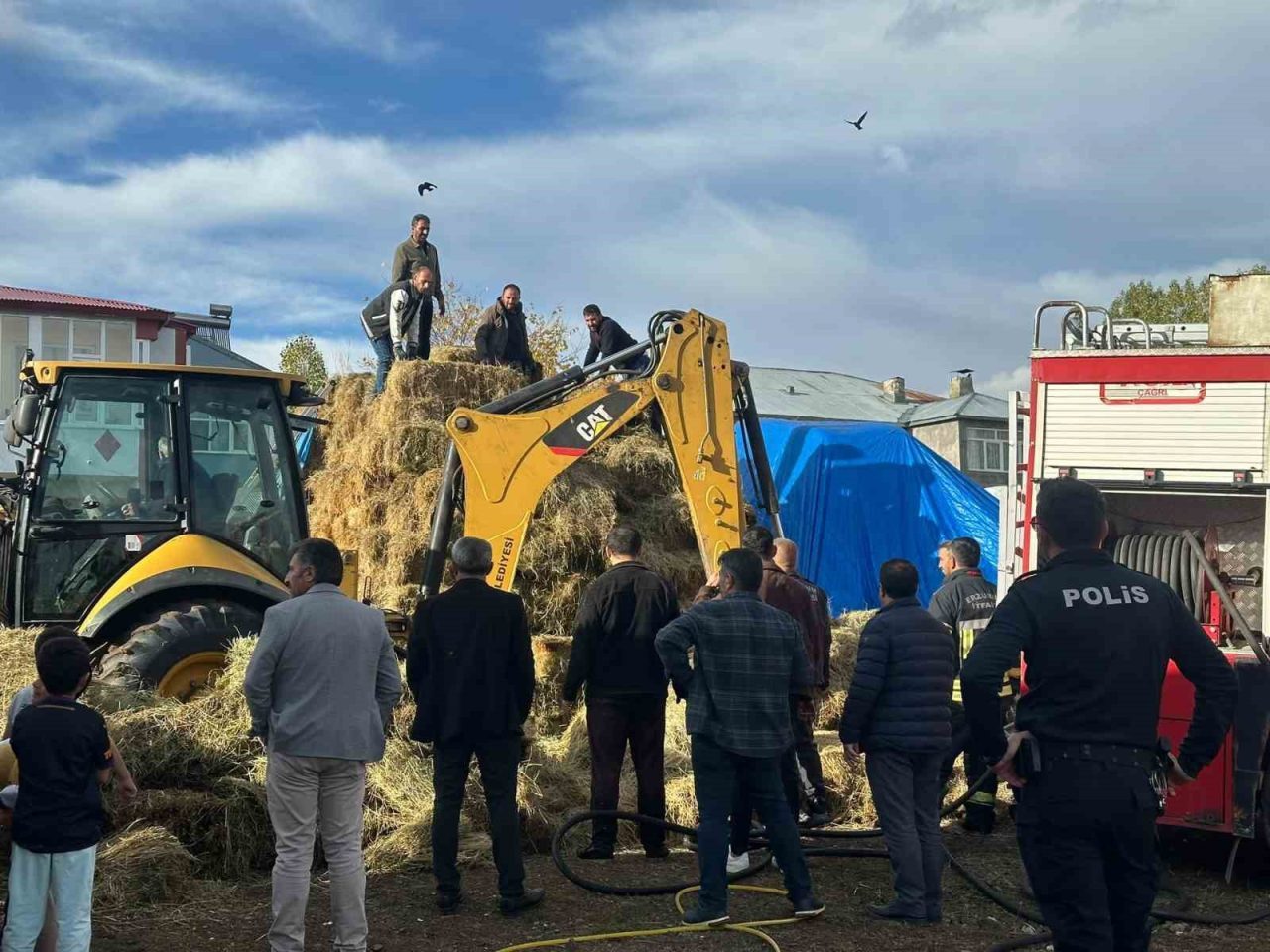 Erzurum’un Karayazı ilçesinde bir evin önünde bulunan otlarda, henüz belirlenemeyen