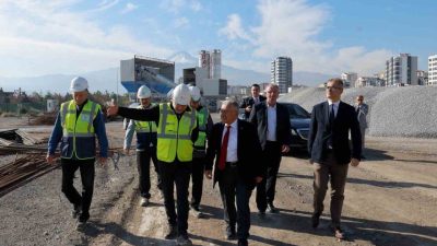 Kayseri Büyükşehir Belediye Başkanı Dr. Memduh Büyükkılıç; kentin ulaşım altyapısını