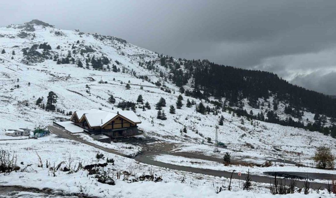 Bolu’da 2 bin 200 rakımlı Kartalkaya Kayak Merkezi’nde kar yağışı