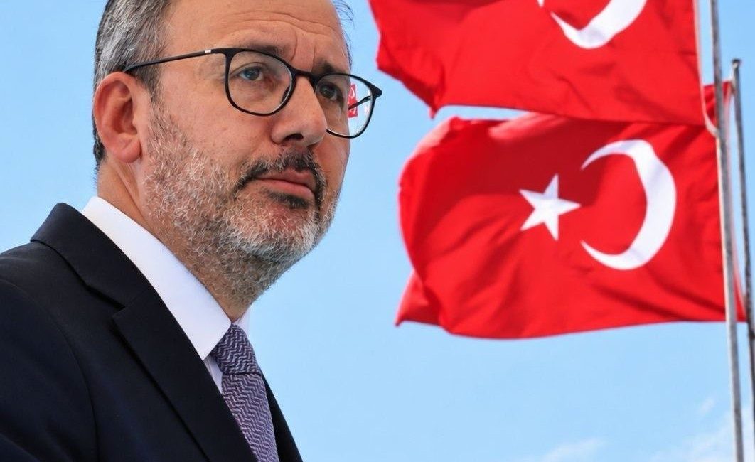 Önceki dönem Gençlik ve Spor Bakanı, AK Parti İzmir Milletvekili