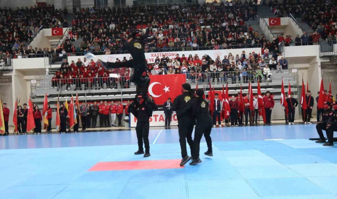 Kastamonu’da’ 29 Ekim Cumhuriyet Bayramı düzenlenen törenle kutlandı. Törende, jandarma