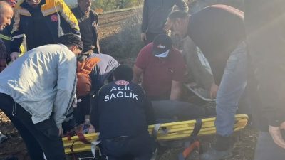 Kastamonu’da tarla sürerken devrilen traktörün altında kalan sürücü yaralandı. Kaza,
