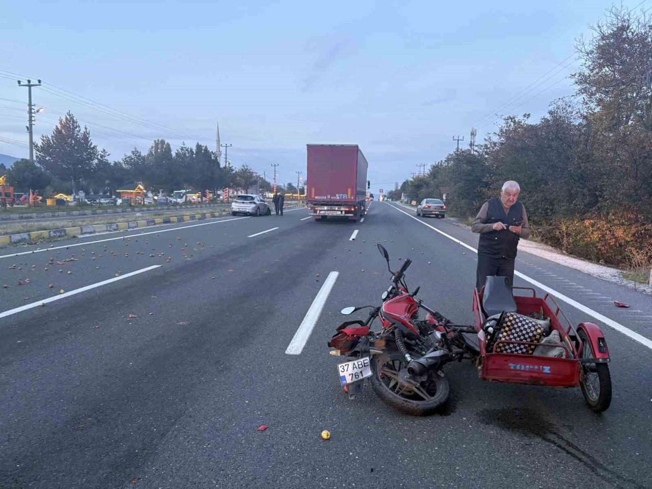 Kastamonu’nun Tosya ilçesinde otomobil ile çarpışan üç tekerlekli motosikletin sürücüsü