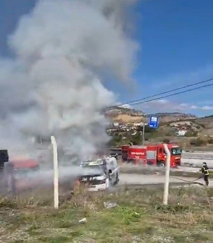 Kastamonu’nun Tosya ilçesinde park halinde bulunan tankerde çıkan yangın itfaiye