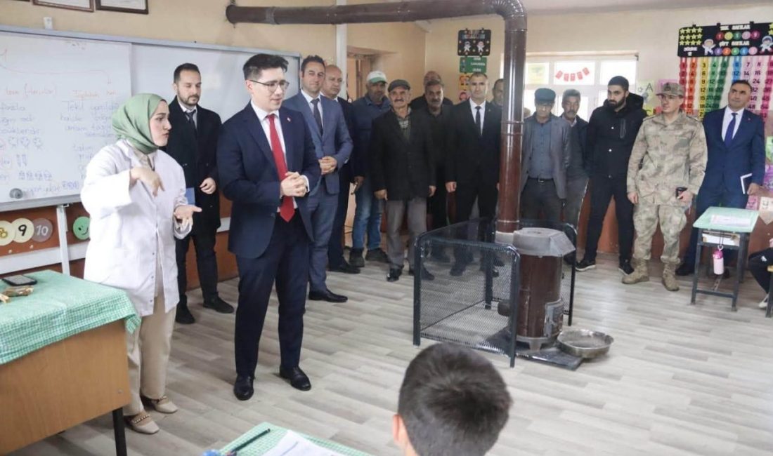 Çıldır Kaymakamı Yunus Emre Sakızcı beraberindeki heyetle Akçakale İlkokulunu ziyaret