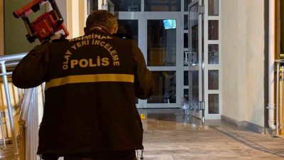 Kayseri’nin Melikgazi ilçesinde bir binanın girişinde çıkan bıçaklı kavgada 2