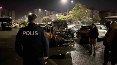 Kayseri’nin Kocasinan ilçesinde kaldırıma çarpıp, karşı yola geçerek alev alan