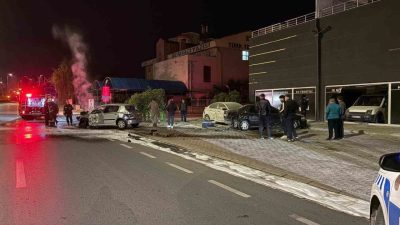 Kayseri’nin Melikgazi ilçesinde kontrolden çıkan otomobil park halindeki 3 araca