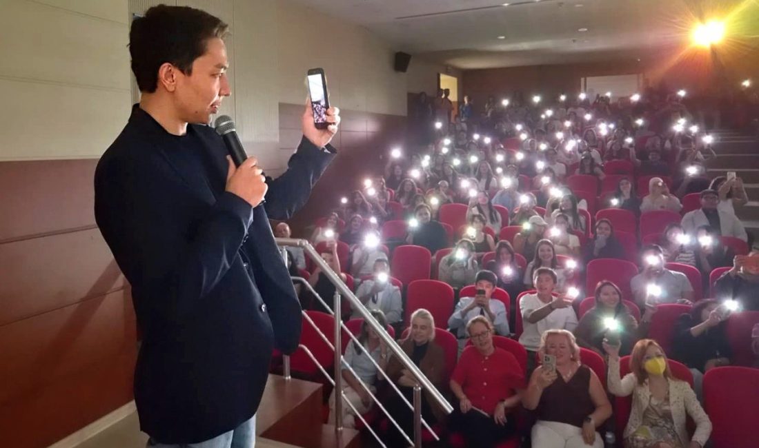Ege Üniversitesi İletişim Fakültesinde düzenlenen ’Dekan-Öğrenci Buluşması’nda öğrencilere yönelik yeni