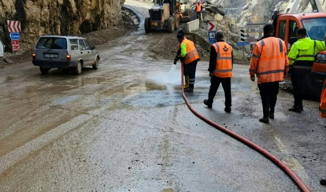 Erzincan’ın Kemaliye ilçesinde etkili olan şiddetli dolu ve sağanağın ardından