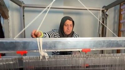 Erzincan’ın Kemaliye ilçesinde geçmişi uzun yıllara dayanan Gazenne kumaşı dokumacılığı,
