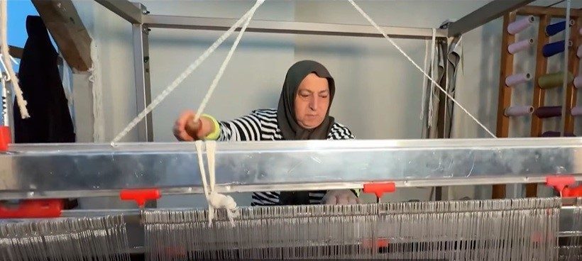 Erzincan’ın Kemaliye ilçesinde geçmişi uzun yıllara dayanan Gazenne kumaşı dokumacılığı,