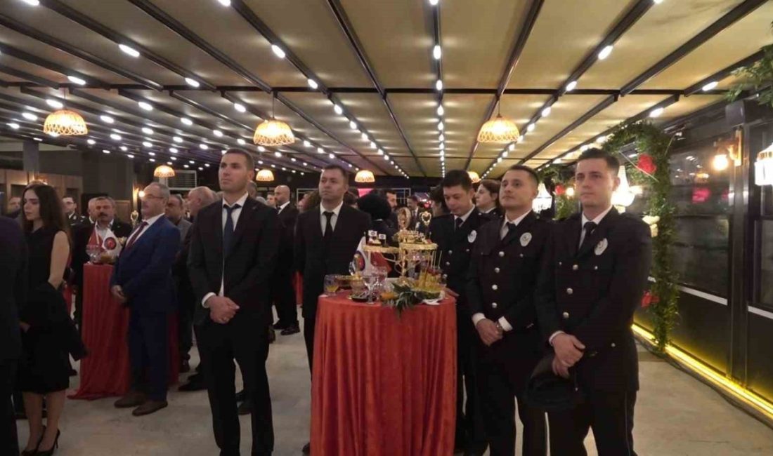 Kilis’te Cumhuriyet’in 103’üncü yıl dönümü dolayısıyla Polis Evi’nde düzenlenen resepsiyona