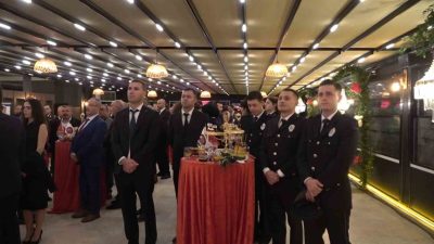 Kilis’te Cumhuriyet’in 103’üncü yıl dönümü dolayısıyla Polis Evi’nde düzenlenen resepsiyona