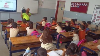 KİLİS (İHA)-Kilis Emniyet Müdürlüğü ekiplerince 4 okulda öğrencilere güvenli bisiklet