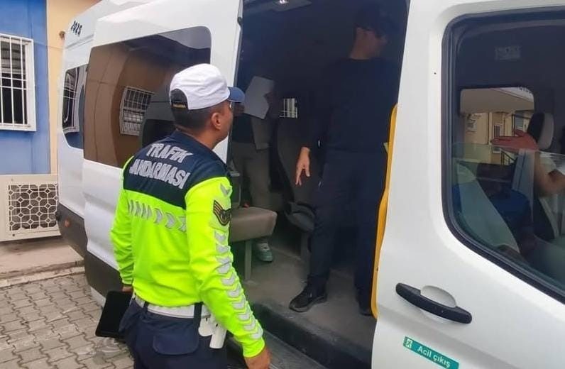 Kilis’te öğrencilerin güvenliğini sağlamak amacıyla okul çevrelerinde jandarma ekipleri tarafından