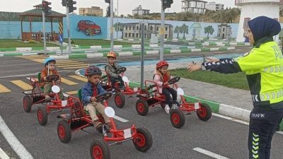 Kilis’te Trafik Eğitim Parkı’nda öğrenciler, trafik kurallarını uygulamalı olarak öğrenerek
