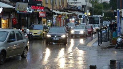Kilis’te etkili olan yağışlı ve kasvetli hava, günlük yaşamı ve