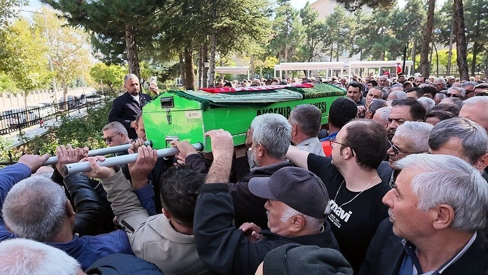 Konya’nın Akşehir ilçesindeki bir kıraathanede gerçekleştirilen saldırıda otururken tüfekle vurularak