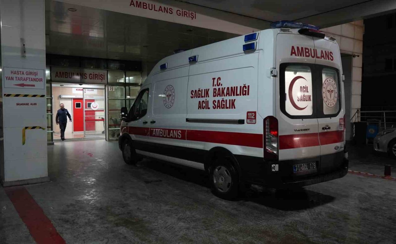 Kırıkkale’de yolun karşısına geçerken otomobilin çarptığı kadın, kaldırıldığı hastanede hayatını