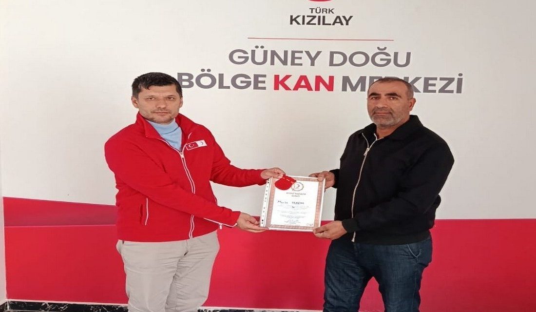 Hakkari’de 11 kez kan bağışında bulunan Murat İrdem, Kızılay tarafından