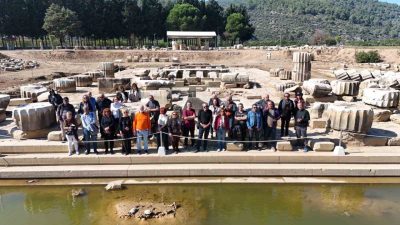 İzmirli şair ve yazarlar, Homeros’un İzmir ve İonia dünyasıyla bağını
