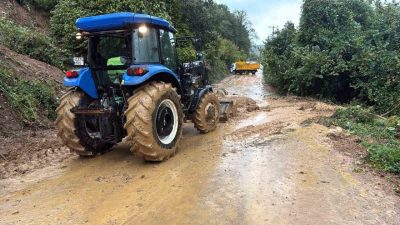 Kocaeli’de etkili olan sağanağın ardından Büyükşehir Belediyesi ekipleri, 3 bin