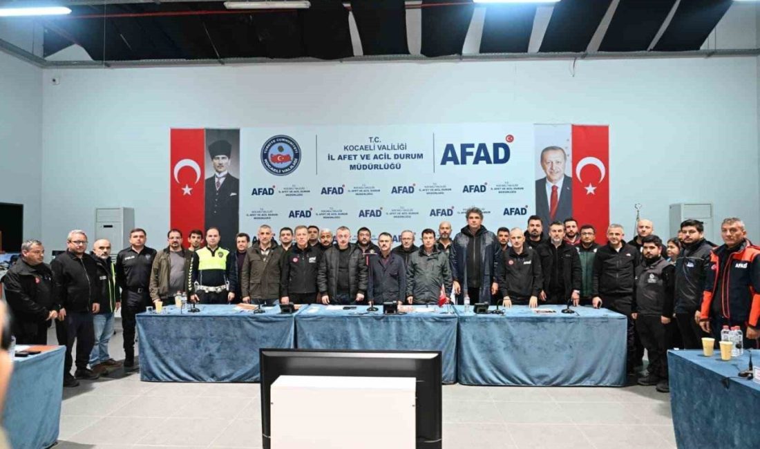 Kocaeli Valisi İlhami Aktaş ve Büyükşehir Belediye Başkanı Tahir Büyükakın,