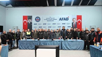 Kocaeli Valisi İlhami Aktaş ve Büyükşehir Belediye Başkanı Tahir Büyükakın,