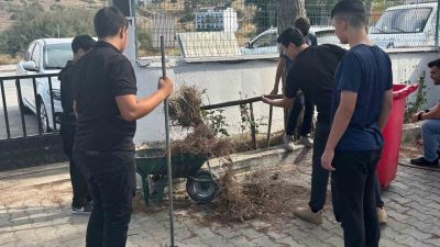 Aydın’ın Koçarlı ilçesinde ÇEDES Projesi kapsamında bir araya gelen öğrenciler,
