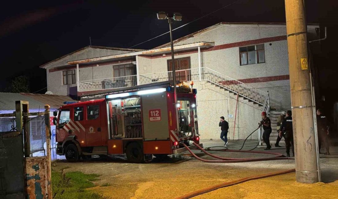 Düzce’de konfeksiyon atölyesinin elektrik panosunda çıkan yangın itfaiye ekiplerinin müdahalesi