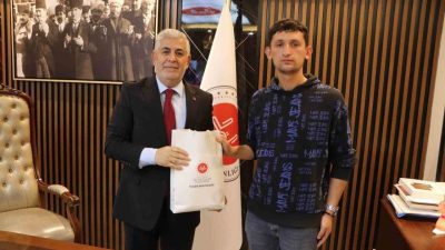 Elazığ’da KPSS Ortaöğretim sınavına girmek için simit tezgahına bıraktığı not