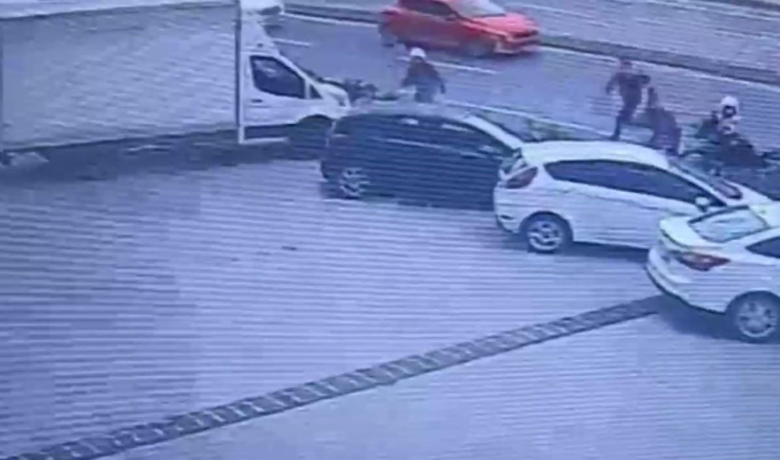 İstanbul’un Küçükçekmece ilçesinde denetim sırasında polis ekiplerinden kaçan şahıslar yaşanan