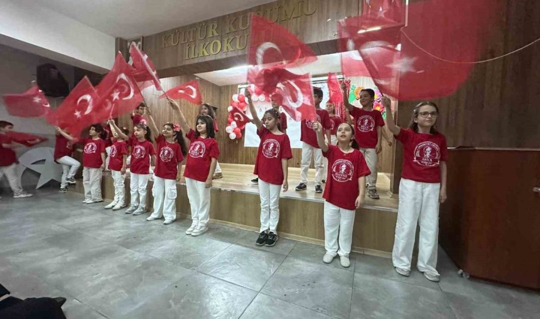 Erzurum Kültür Kurumu İlkokulu öğrencilerinin 29 Ekim Cumhuriyet Bayramı dolayısıyla