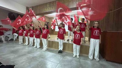 Erzurum Kültür Kurumu İlkokulu öğrencilerinin 29 Ekim Cumhuriyet Bayramı dolayısıyla