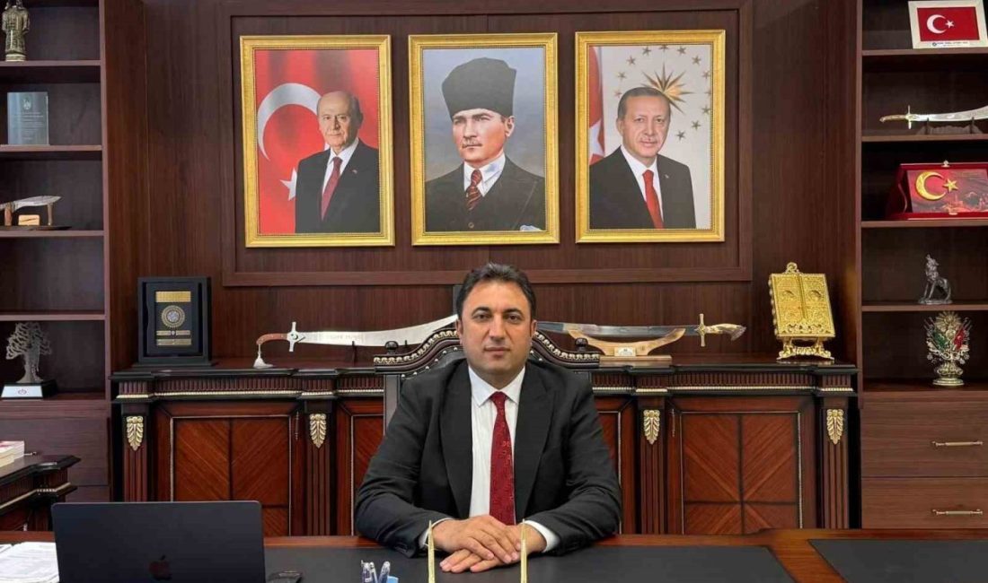 Kuluncak Belediye Başkanı Erhan Cengiz, 29 Ekim Cumhuriyet Bayramı dolayısıyla