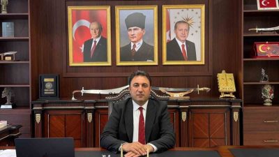 Kuluncak Belediye Başkanı Erhan Cengiz, 29 Ekim Cumhuriyet Bayramı dolayısıyla