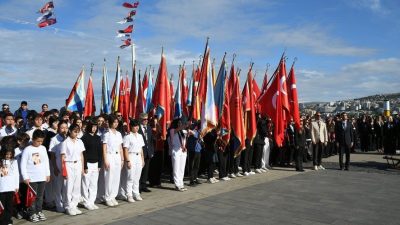 Türkiye Cumhuriyeti’nin kuruluşunun 103’üncü yıl dönümü, Kuşadası’nda düzenlenen törenlerle büyük