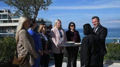 Kuşadası’nın kardeş şehirlerinden Cumhuriyet Bayramı kutlamaları için gelen heyetler, Belediye