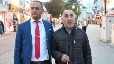 Kütahya’da sarı çizgili kılavuz yolların araçlar, reklam tabelaları ve esnaf