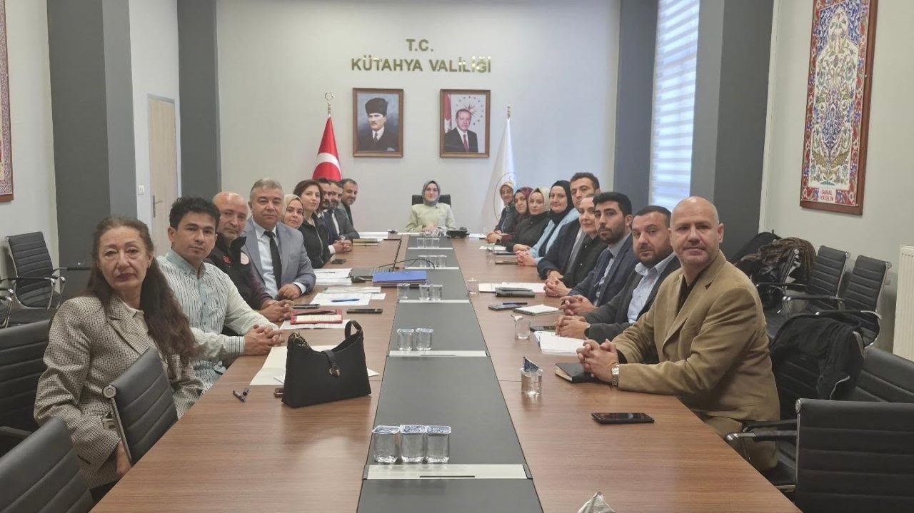Kütahya’da II. Ulusal Otizm Eylem Planı kapsamında yürütülen çalışmalar değerlendirilirken