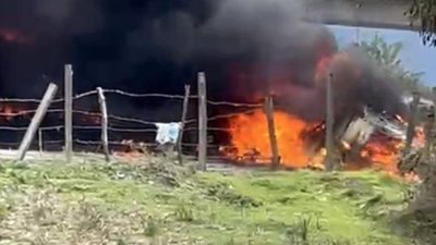 Anadolu Otoyolunun Düzce geçişinde lastiği patlayan alüminyum yüklü tır, önündeki