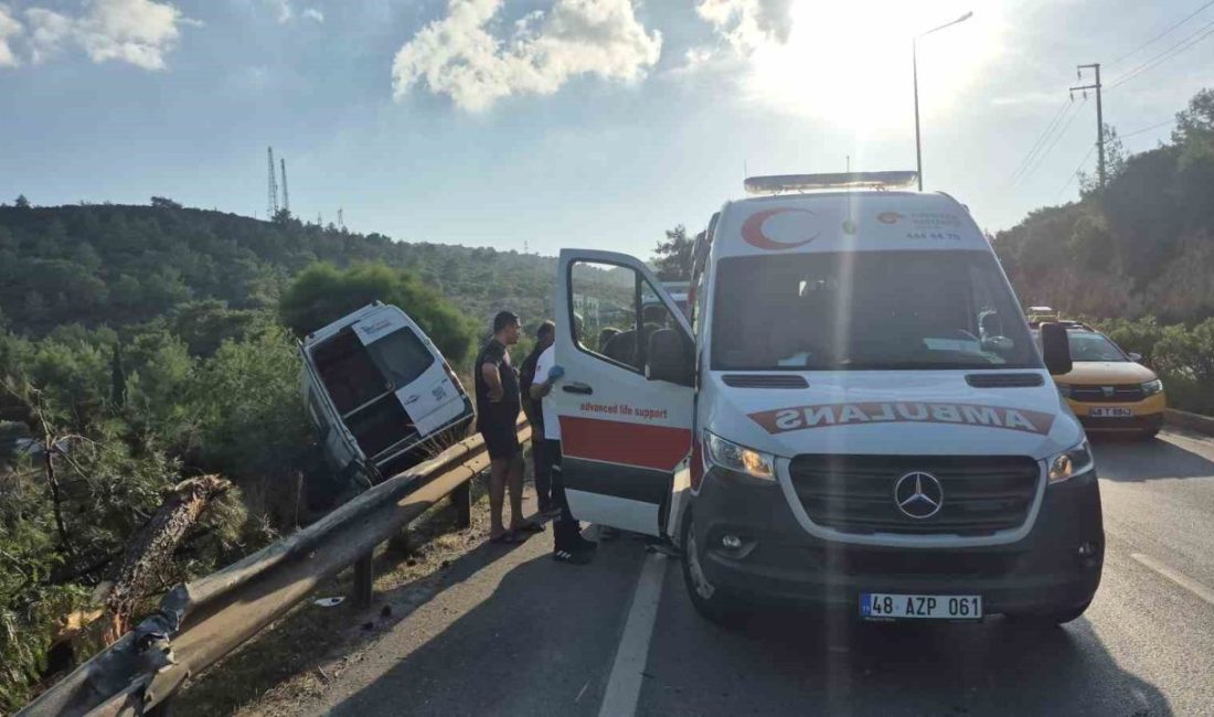 Muğla’nın Bodrum ilçesinde makas atarak ilerleyen otomobilin çarptığı minibüs, karşı