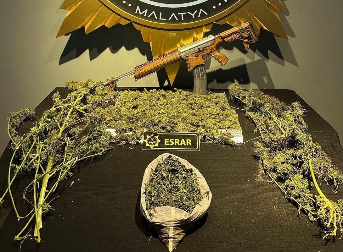 Malatya’da sokak satıcılarına yönelik düzenlenen uyuşturucu operasyonunda 2 kilo 50