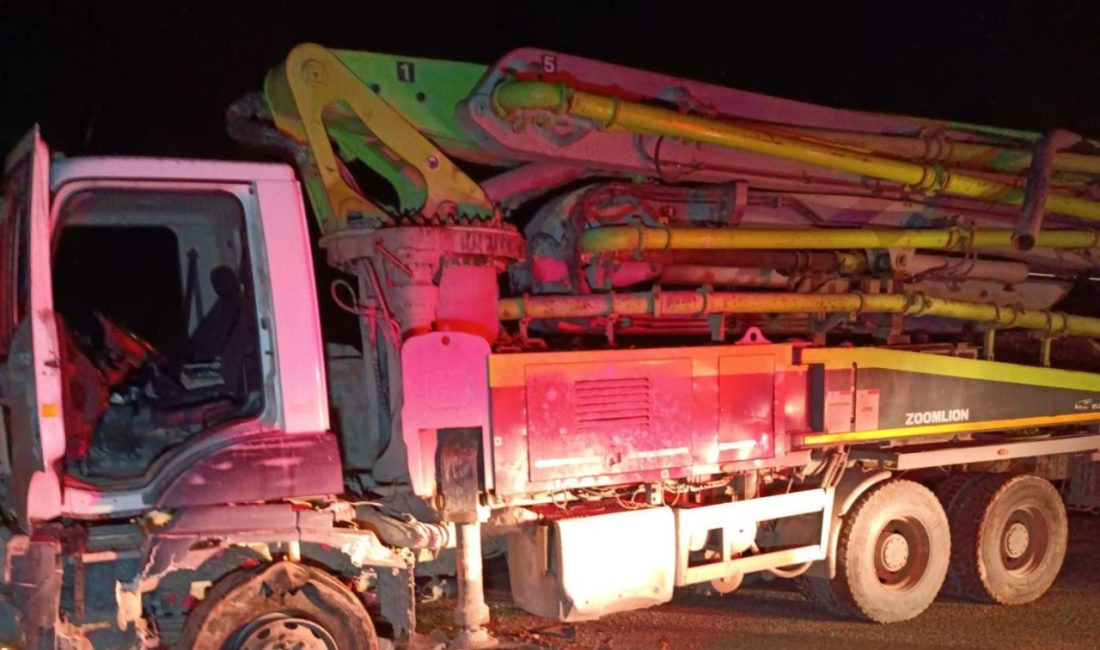Malatya-Hekimhan karayolunda beton mikseri ile çarpışan aracın devrilmesi sonucu 2