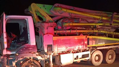 Malatya-Hekimhan karayolunda beton mikseri ile çarpışan aracın devrilmesi sonucu 2