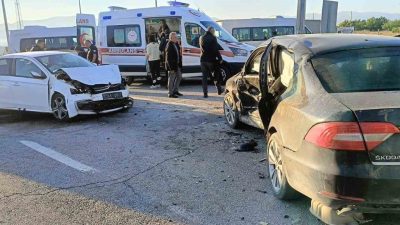 Malatya’nın Akçadağ ilçesinde otomobillerin çarpıştığı kazada 1’i ağır 6 kişi
