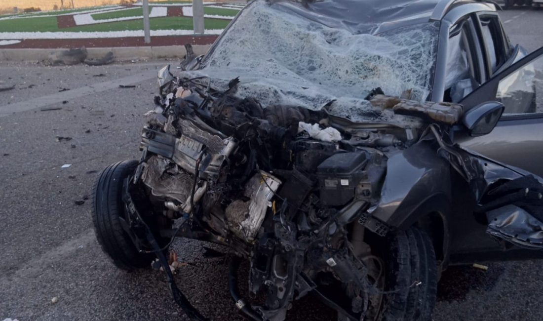 Malatya’da minibüs ile otomobilin çarpışması sonucu meydana gelen trafik kazasında