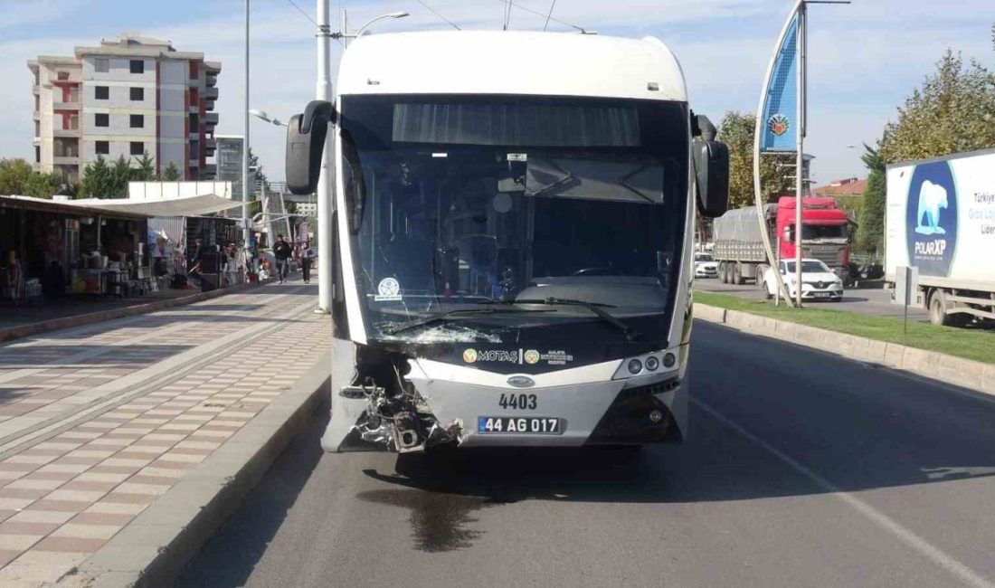 Malatya’da trambüs ile otomobilin çarpıştığı kazada 5 kişi yaralandı. Kaza,